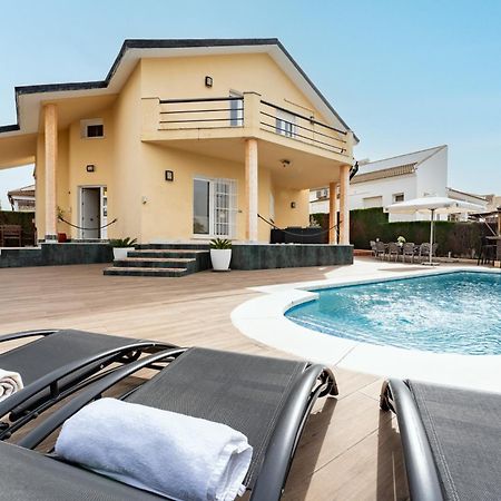 Malagasuite Villa ฟูเอ็นเต เด เปียดรา ภายนอก รูปภาพ